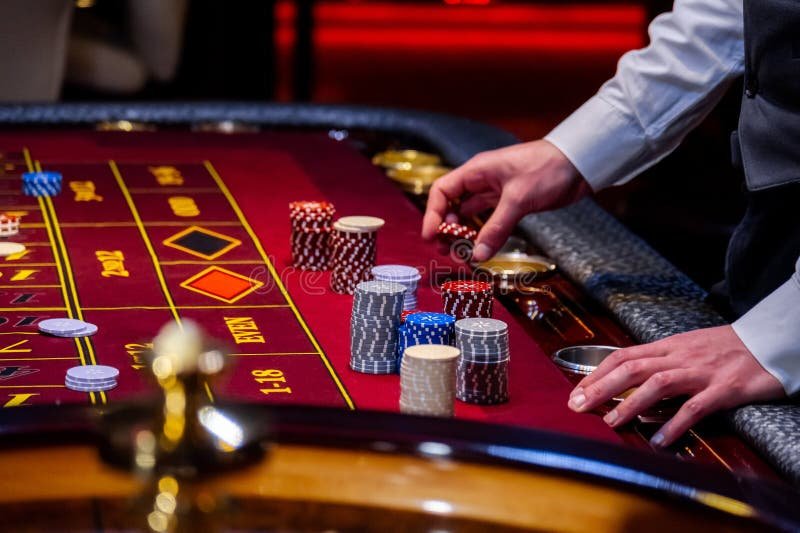 mm08 Online Slots ကစားနည်း အဆင့်ဆင့် မြန်မာ ကစားသမားများ Mobile App တွင် ကစားနေသည့် မြင်ကွင်း